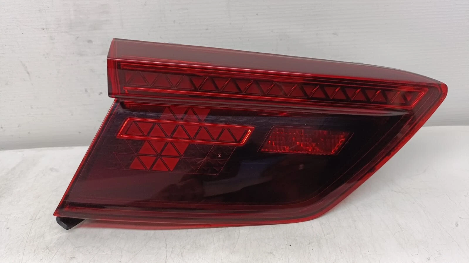 TIGUAN R-LINE INNER TAIL LIGHT