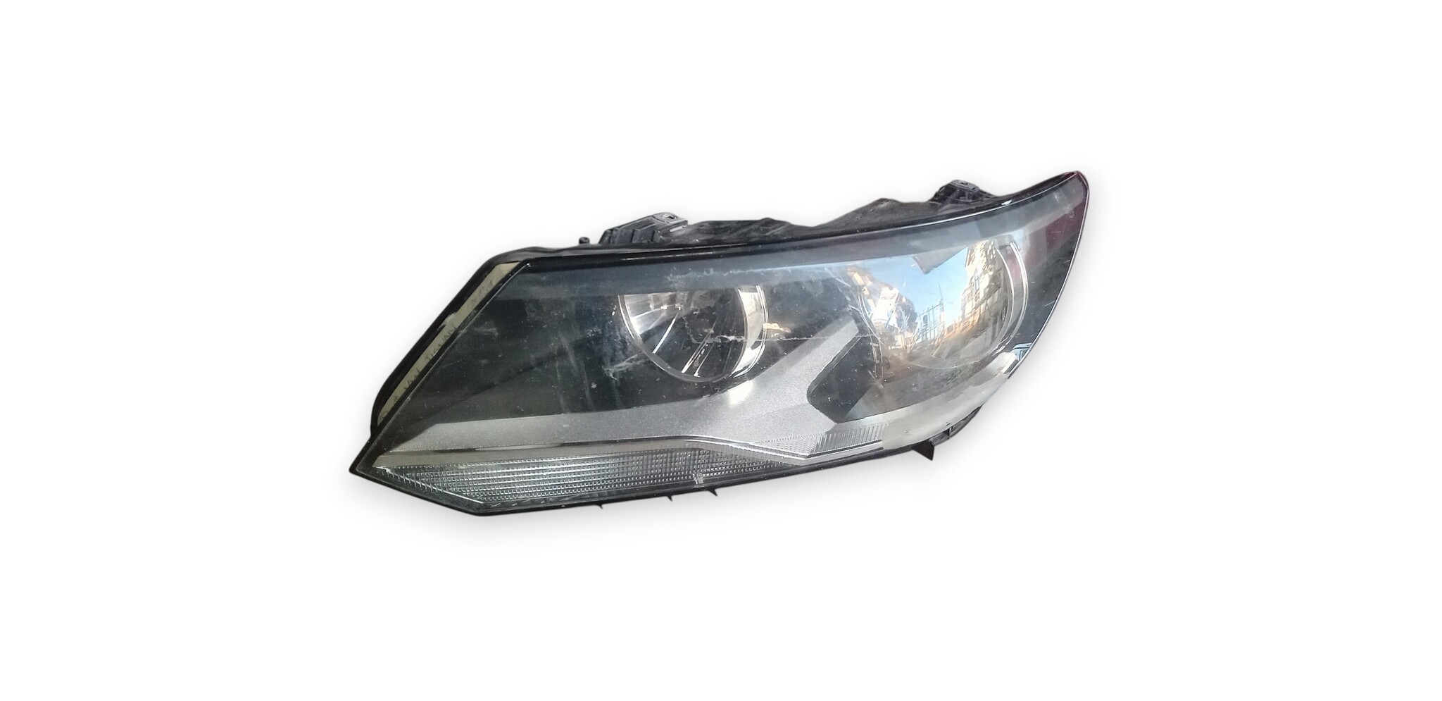 VW TIGUAN HEAD LIGHTS